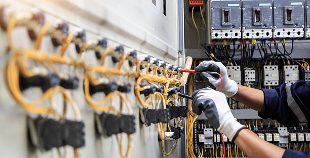 Professional Electrician technician working in Northbrook, IL